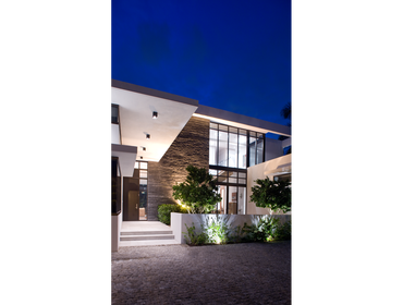 South Island Home In collaboration with KZ Architects Laqcon Group built this beautiful custom home