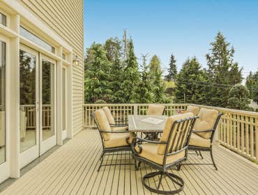 Kirkland Lakeview Deck