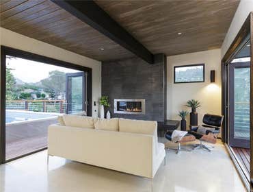 New Construction Project Los Angeles Perched like a crown at the apex of a private 15,000 square foot hillside, this 4 bed, 3 bath house boasts over 5,