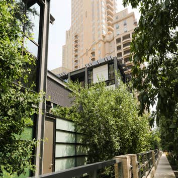 W St James Pl Home
