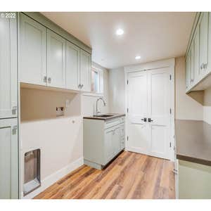 Lake Oswego - Whole Home Remodel This was a full renovation of main and basement levels, with an added upper level.
Built with multi-generational...