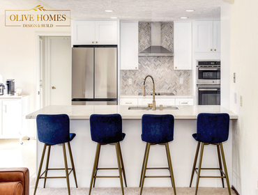 Sophisticated White Kitchen Remodel in Sacramento, CA 95831 This contemporary kitchen achieves a look of polished luxury through thoughtful hardware an