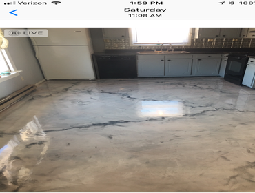 Pearl white metallic, charcoal veining