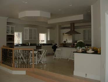 Sideview Kitchen