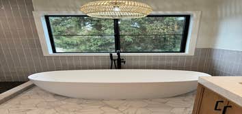 Beautiful free stand bathtub
