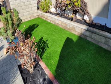 Photos by Jz Synthetic Products #3 Flagstone, with beautiful turf all around..
A great flagstone install with some high quality turf to add to its beau