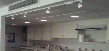 Recessed Lighting Recessed lighting offers a clean, streamlined look in a home. It can increase the amount of light in a room, highlight artwork or oth
