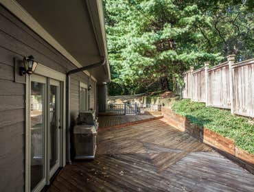CUSTOM COLORS PAINTING COMPANY