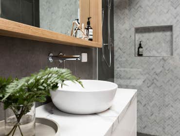Torrance, CA - Bathroom Remodeling One of our amazing projects, beautiful bathroom remodeling.
White and grey mosaic herringbone tile, grey wall and gr