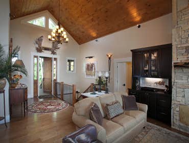 PRIVATE RESIDENCE - JOHN SOAVE CUSTOM BUILDER