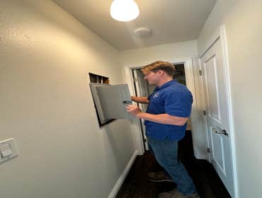 ⚡ Apartment Electrical Panel Upgrade & Unit Power Modernization Electrical panel replacement and power distribution upgrades completed for an apartment