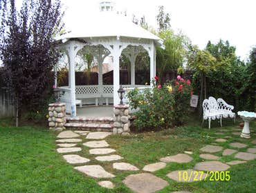 GAZEBO, FLAGSTONE WALKWAY