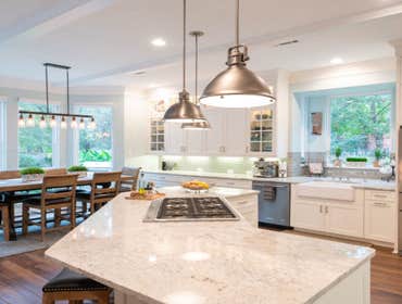Rook ABOUT THIS HOME
With its clean lines and relaxing atmosphere, it was clear what to do with this remodel. The addition of warm, rustic details pair