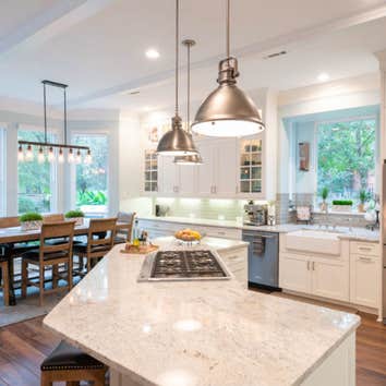 Rook ABOUT THIS HOME
With its clean lines and relaxing atmosphere, it was clear what to do with this remodel. The addition of warm, rustic details pair