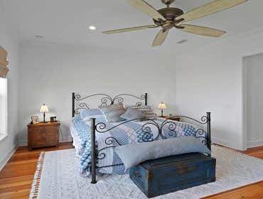 Bells River Residence Nestled in the serene Waterman’s Bluff in Yulee, FL, this exquisite home offers 3,046 sq ft of living space, expanding to a total