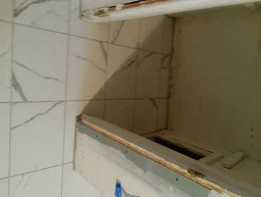Ceramic Bath And Porcelain Floor