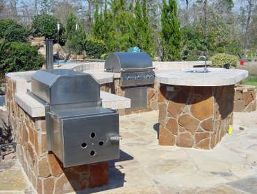 Outdoor Kitchens & Living Areas