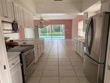 Existing kitchen photo - 1