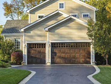 UNIVERSAL GARAGE DOORS LLC UNIVERSAL GARAGE DOORS LLC