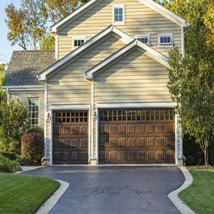 UNIVERSAL GARAGE DOORS LLC UNIVERSAL GARAGE DOORS LLC