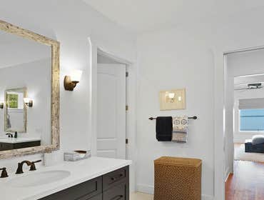 Bells River Residence Nestled in the serene Waterman’s Bluff in Yulee, FL, this exquisite home offers 3,046 sq ft of living space, expanding to a total