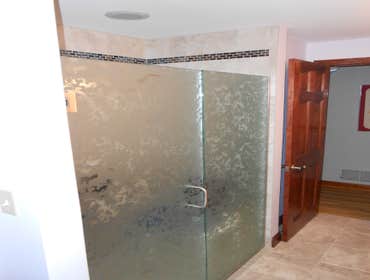 gLASS sHOWER DOORS