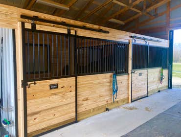 4-Stall Horse Barn This is a classic, 4-stall equestrian building. The dimensions are 36’x36’x10’, with two 10’ wide lean-tos. The stalls are 12’x12’, 