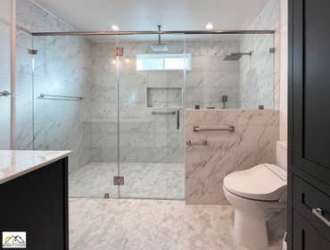 Curbless Infinity Bathroom Remodeling This remodel was done In Cypress, California
The bathroom needed to be remodeled to be accessible for the home ow