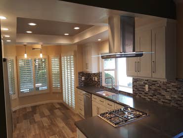 Kitchen remodel Full kitchen remodeling.
We understand that remodeling your kitchen can seem like a daunting task, but we make sure that the job is don