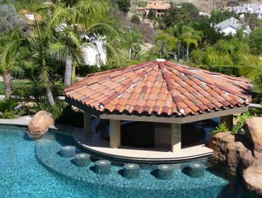 Swim-Up Bar