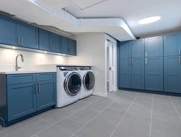 Bathroom Inspo ?✨ Transform Your Laundry Room into a Modern, Functional Space! ✨?
Swipe for inspiration from these stunning laundry room renovations! 