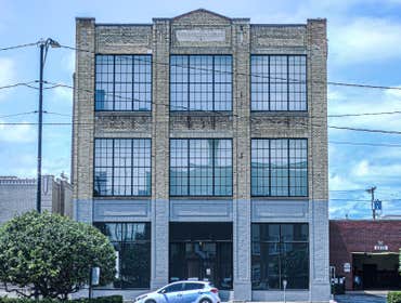 80 Acres Farms: Vine St. Facility The Vine Facility is an 80 Acres farm in an adaptive re-use of a manufacturing building in downtown Hamilton Ohio.
Th