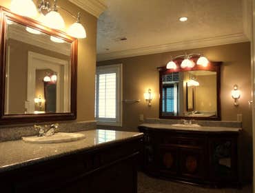 Bathroom re-paint walls ceiling and trim