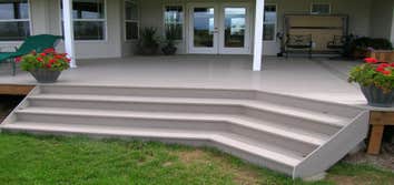 Fences Fences constructed with wood, vinyl, and chain-link or ornamental metal