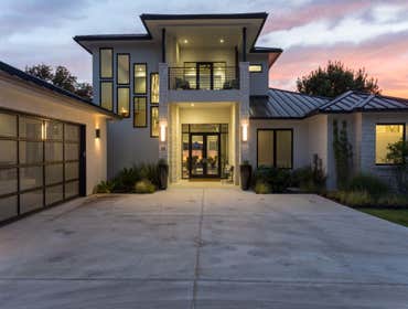 CONTEMPORARY NEW BUILD