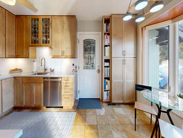 Traditional Kitchen ✨ A Blend of Tradition & Craftsmanship ✨
We’re proud to unveil this stunning traditional kitchen, where timeless design meets expe