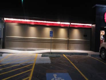 Pizza Hut Pizza Hut
-New Led lighting installation
-Exterior lighting and signage
-Power, data, visual and audio