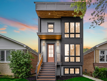 3445 N Kolmar Ave Chicago IL 60641 4 Beds
3.5 Baths
3300 Sq Ft