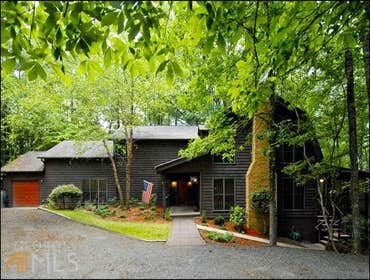 Mountain Chalet Interior Painting Mountain Chalet Interior Painting...