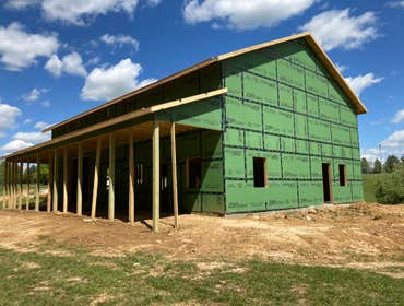 Barn Home/workshop Build A full size workshop with an R4 property within the property . By design and amazing outcome