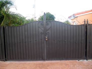 Photo(s) from NATIONAL FENCES OF MIAMI,INC Fences