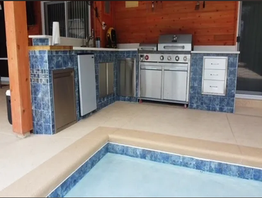 Custom Pools and Spa