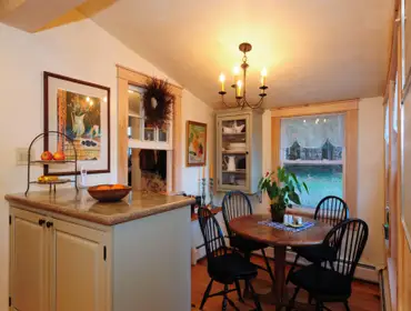 Kitchen/Dining Area