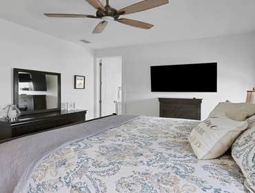 Bells River Residence Nestled in the serene Waterman’s Bluff in Yulee, FL, this exquisite home offers 3,046 sq ft of living space, expanding to a total
