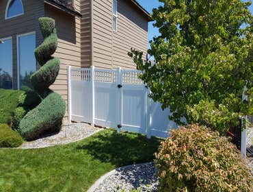 Vinyl Privacy/Picket Fence