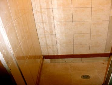 Complete shower