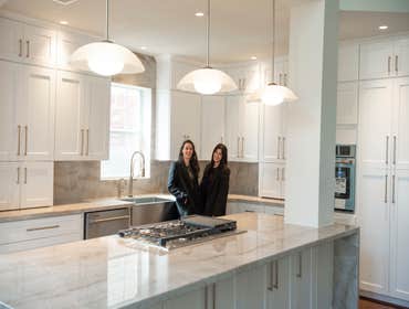 Kitchen remodeling Stunning Kitchen Remodel in Katy, Texas: A Blend of Luxury and Functionality
At Artesa – Build & Design, we specialize in crafting k