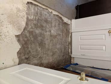 Rhonda, Bathroom