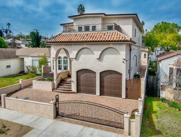 Photos by Axle Homes #1