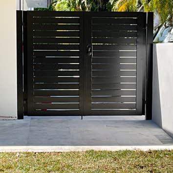 Aluminum fence